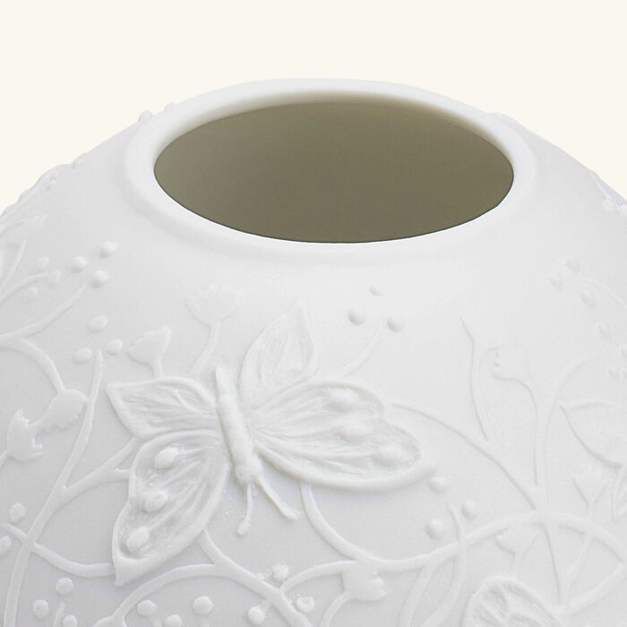 برناردو مصباح ليثوفاني بتصميم فراشات أحمر