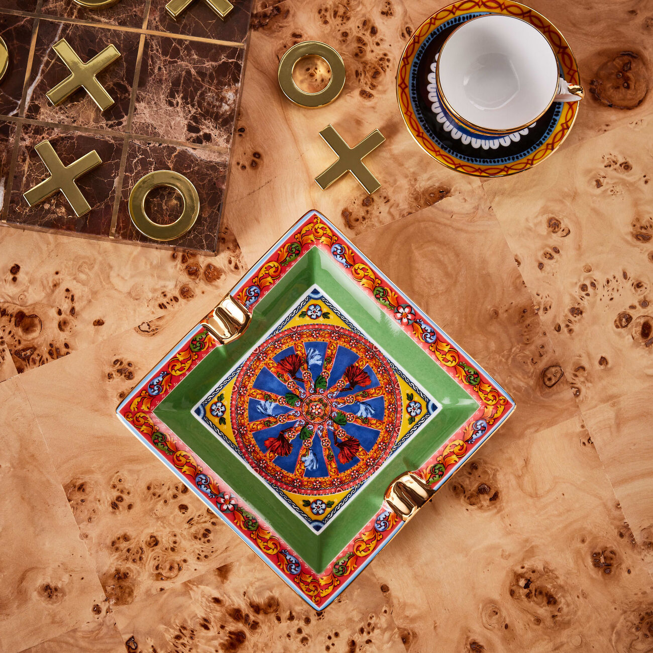 دولتشي أند غابانا كازا منفضة مربعة صغيرة مزينة بنقوش