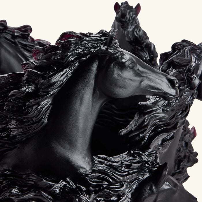 مزهرية ماغنوم هورس كبيرة سوداء دوم مزهرية ماغنوم هورس كبيرة سوداء